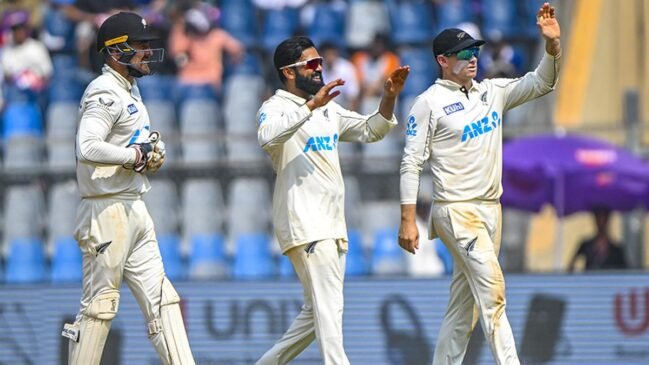 ঘরের মাঠে ভারতকে হোয়াইটওয়াশ করল নিউজিল্যান্ড